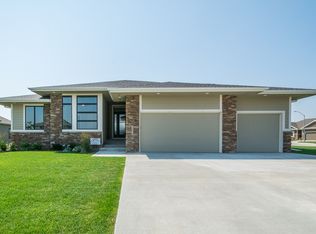 14408 Brookview Dr, Urbandale, IA 50323