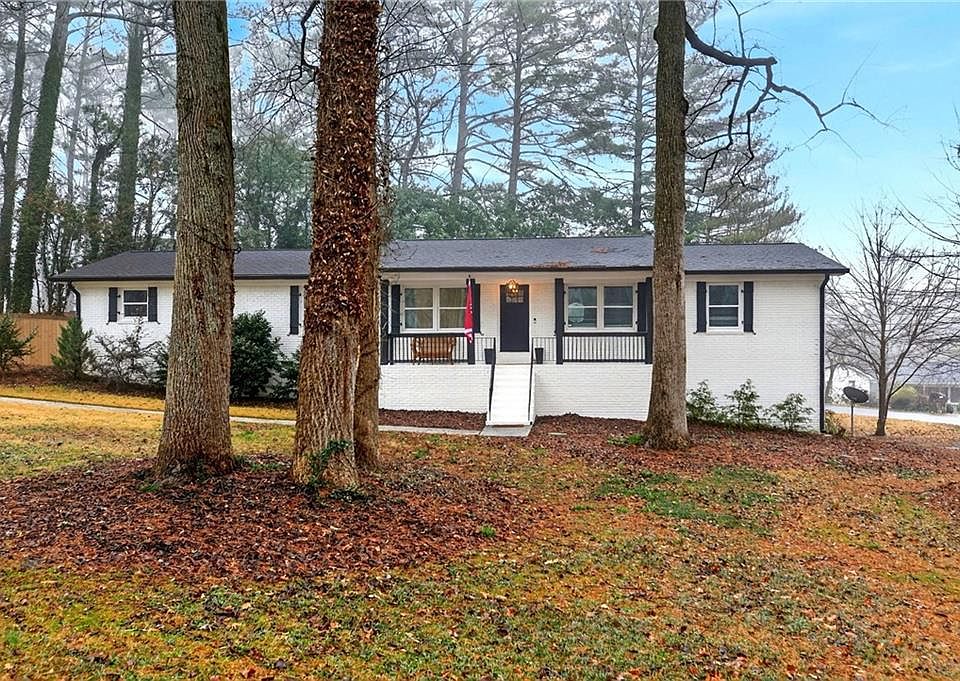 1st image of 10 Valley Forest Ln SE