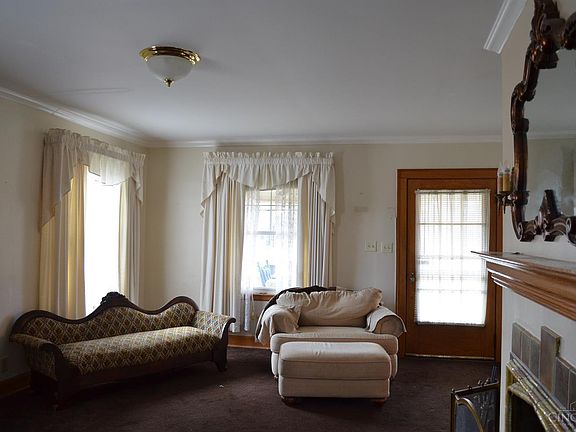 3rd image of 4690 Pleasant Ave