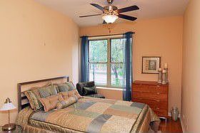 3rd image of 405 E Oakwood Blvd APT 2M