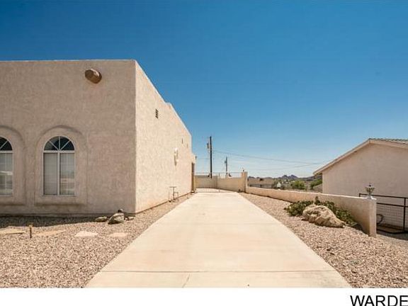 3rd image of 3090 Shoshone Dr