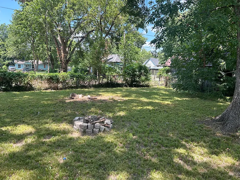 209 N Walnut St — Photo 9