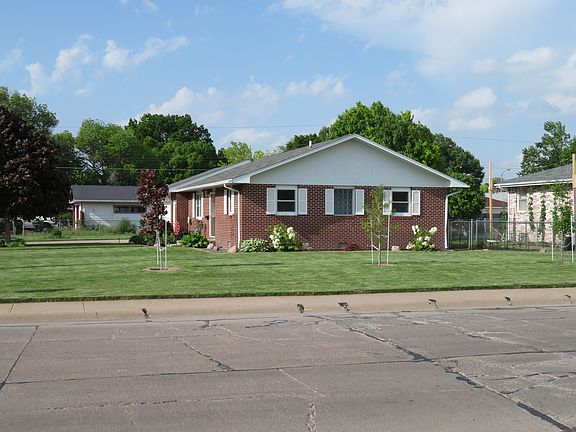 4th image of 421 S Bryan Ave