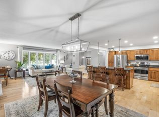 4221 Bassett Creek Dr, Golden Valley, MN 55422