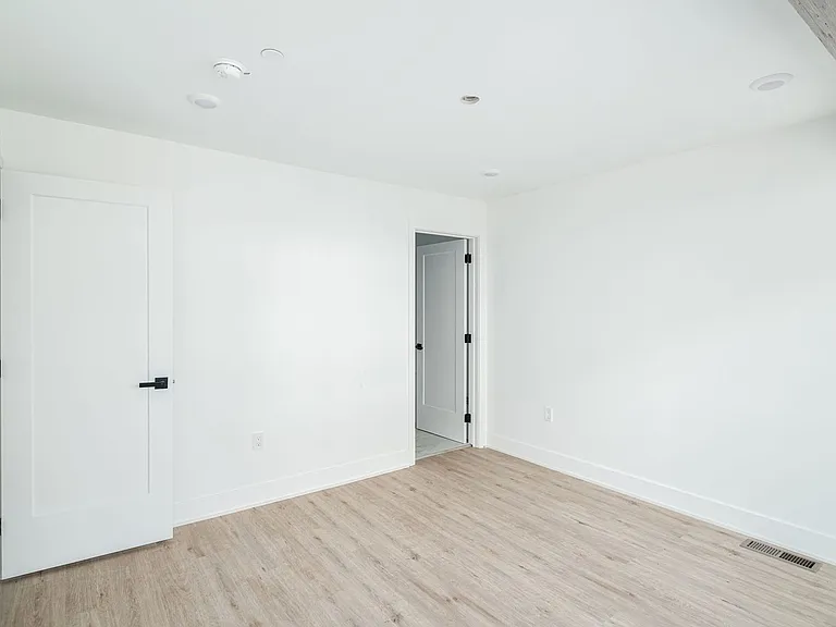 Brand New Luxury Townhouses — Photo 56