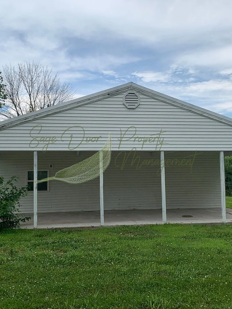 761 NE 101st Road — Photo 3