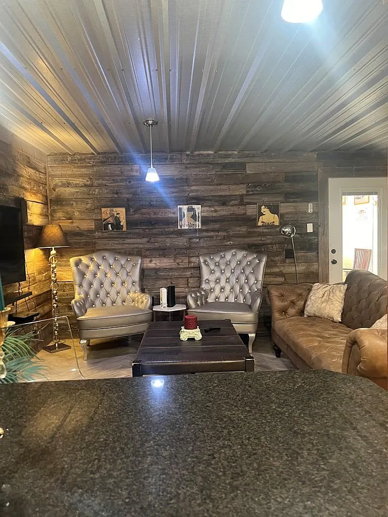 3 bed, 1.0 bath, 1690 sqft, $1,850 — Photo 4