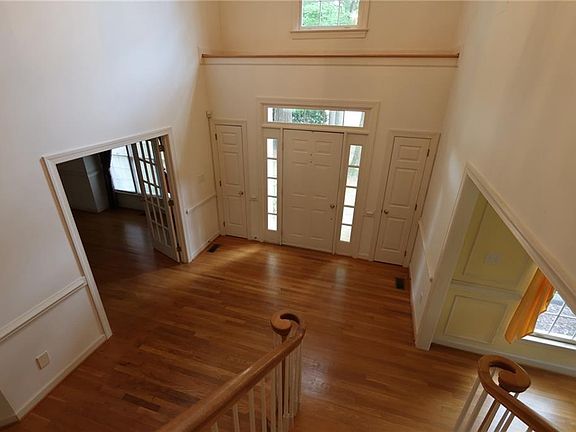 4th image of 104 Millstone Ct