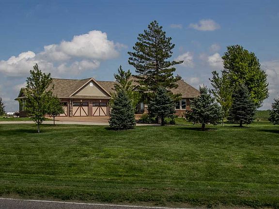 3rd image of 1460 Emmett Ave