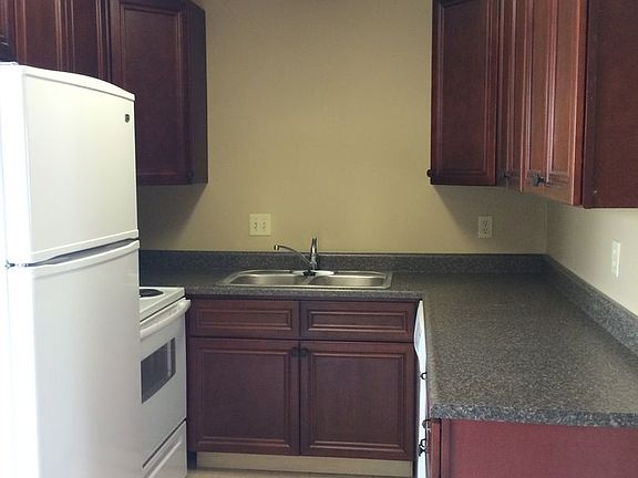 5th image of 3535 Vine St #B4