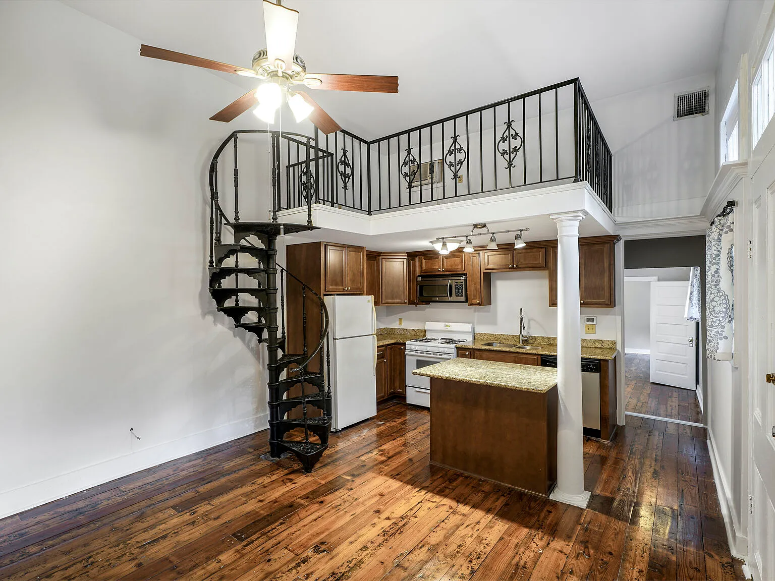 1434 Constance — Photo 1