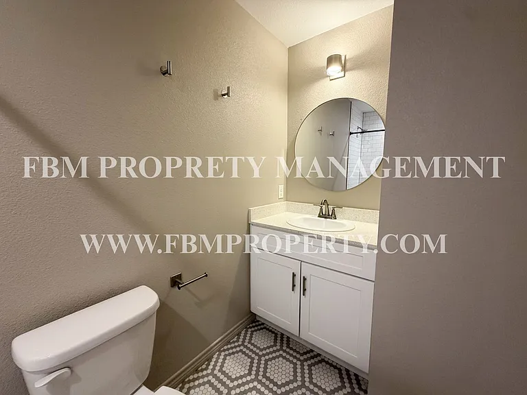 1203 N Clay St #521 — Photo 10