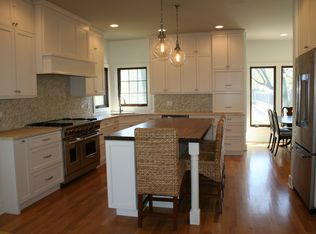 371 Western Ave, Clarendon Hills, IL 60514