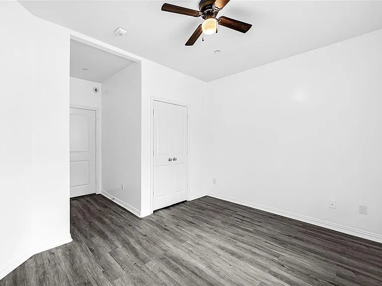 6122 W Mount Houston Rd #B — Photo 3