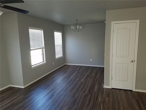 4th image of 2794 W Auburn Dr