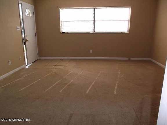 4th image of 2624 Columbine Dr N