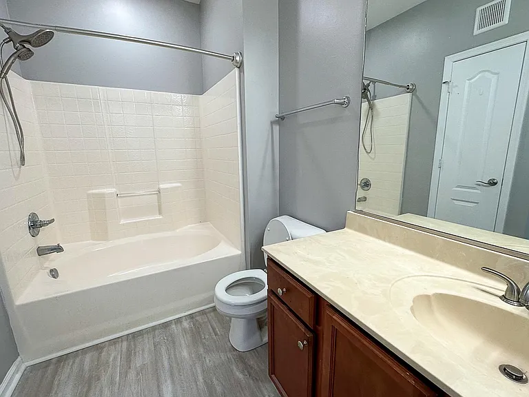 912 Southmoor Dr #203 — Photo 15