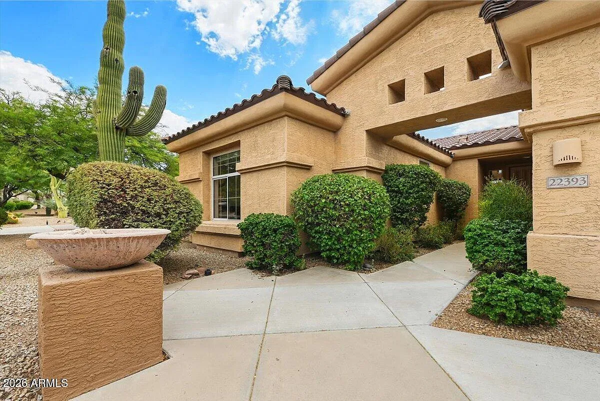 4 bed, 2.0 bath, 2366 sqft, $5,500 — Photo 3