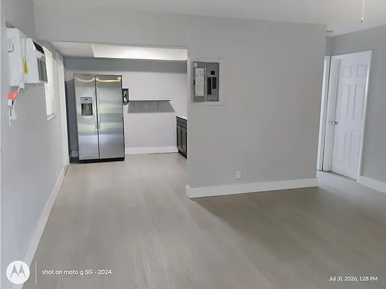 26 SW 6th St #2 — Photo 7