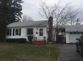 1013 Roberta Rd, Schenectady, NY 12303