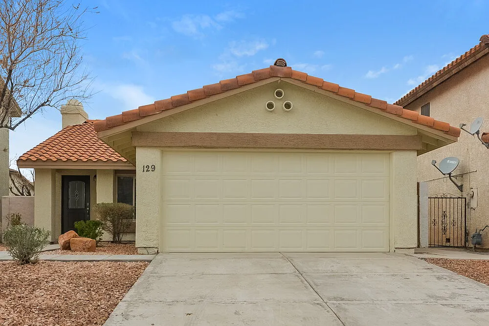3 bed, 2.0 bath, 1245 sqft, $2,940 — Photo 1