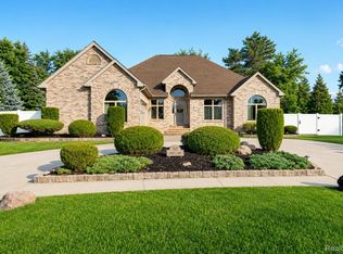 545 Karla Ln, Marysville, MI 48040