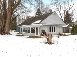 958 Cozy Ln, Oshkosh, WI 54901