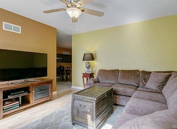 3rd image of 21 Brookshire Dr