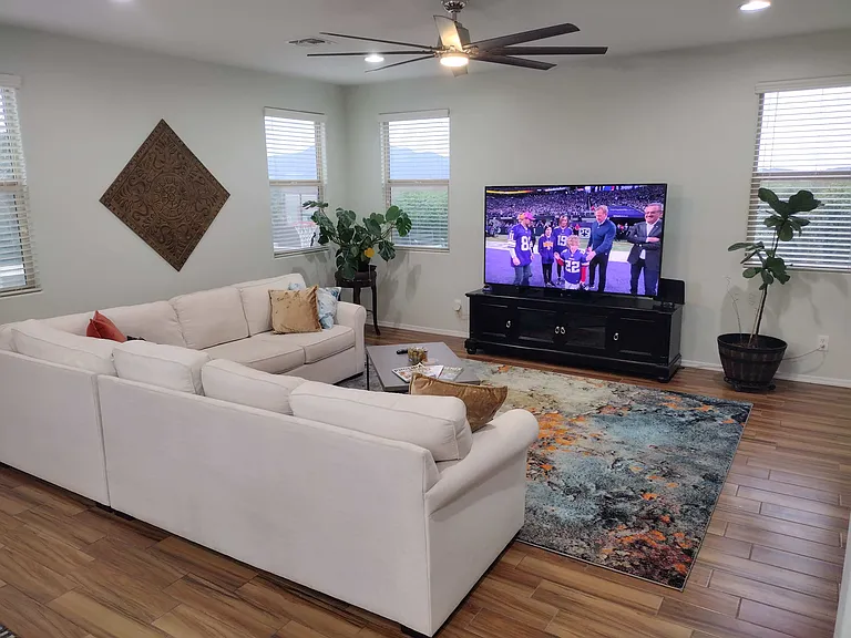 6906 S 78th Dr — Photo 3