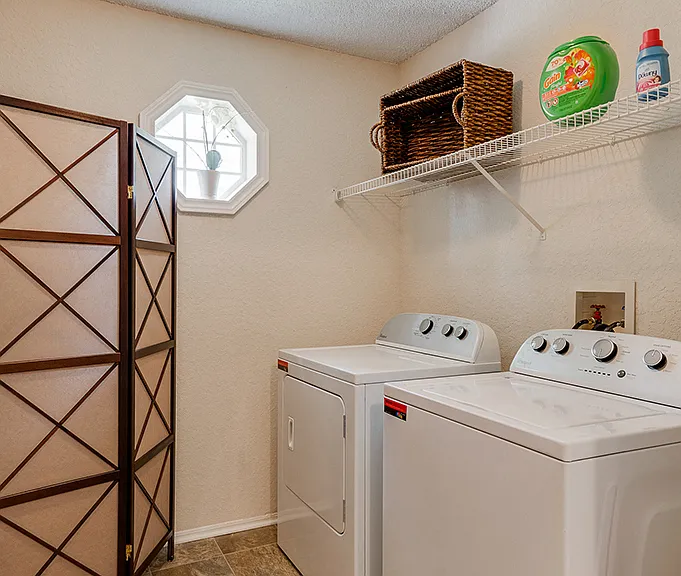 3 Bedroom - 3 Bed / 2 Bath - 1,081 Sq.Ft.