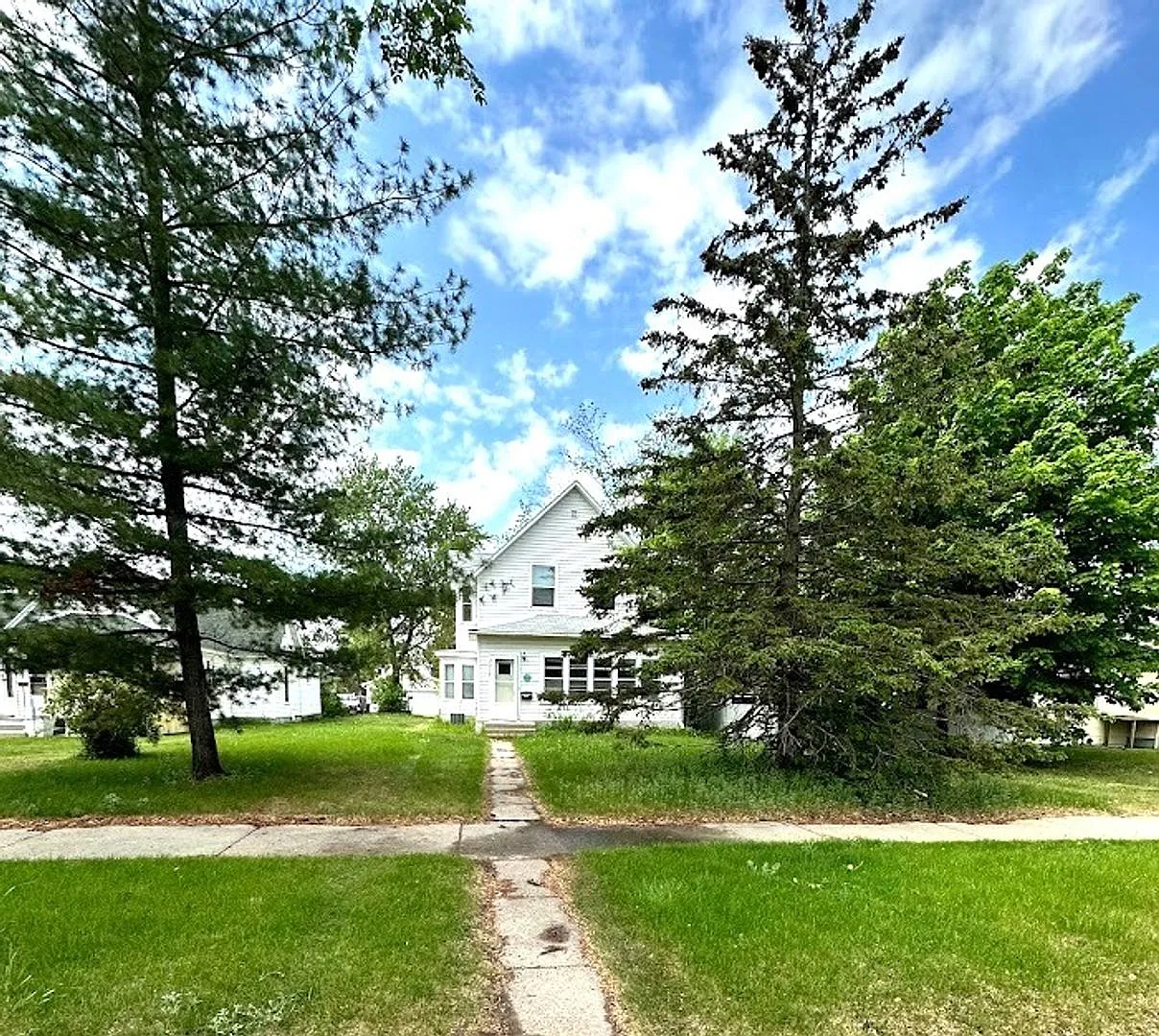 4 bedroom/ 2 bathroom — Photo 1