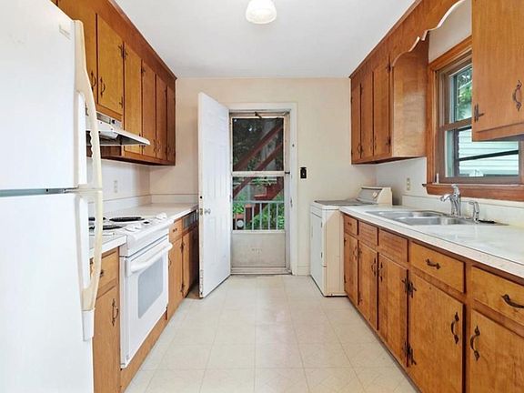 3rd image of 1430 Monterey Ave #1