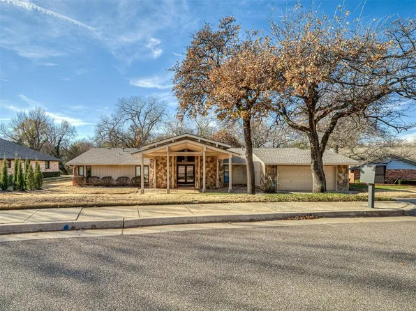 1909 N Mistletoe Ln, Edmond, OK 73034