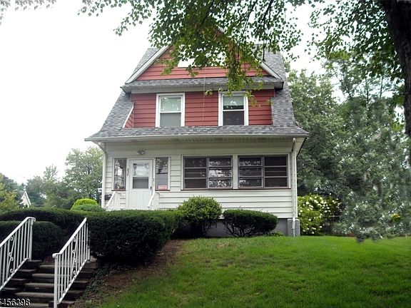 4th image of 301 Penfield Pl