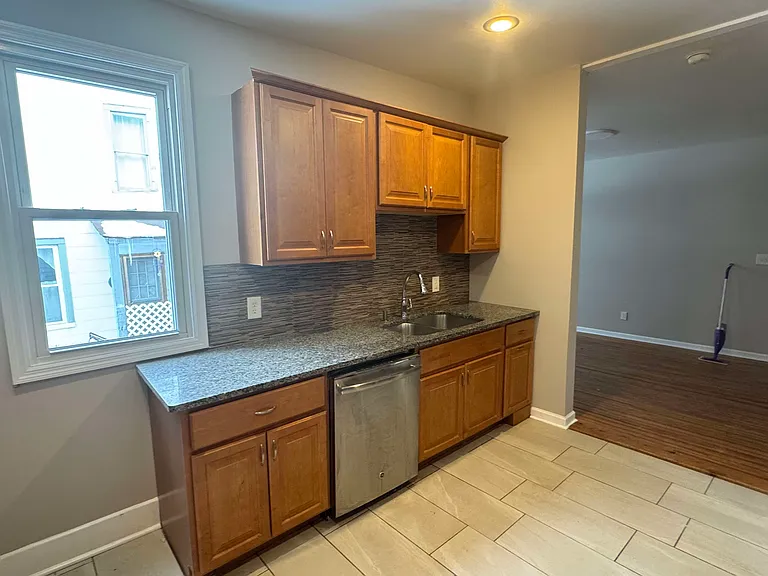138 Pawling Ave #138 — Photo 3