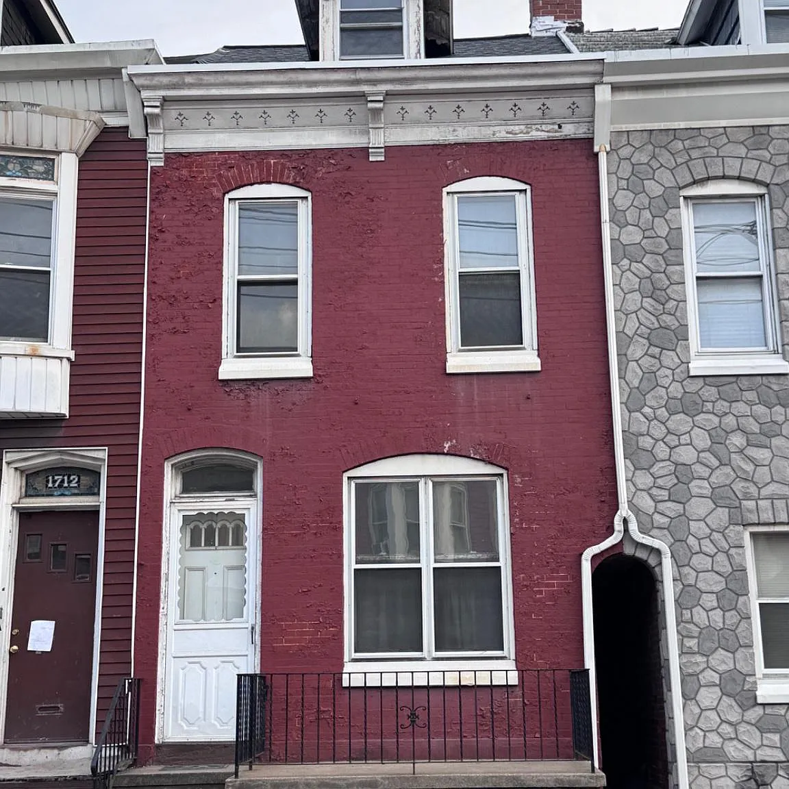 3 bed, 1.5 bath, 1214 sqft, $1,300 — Photo 1