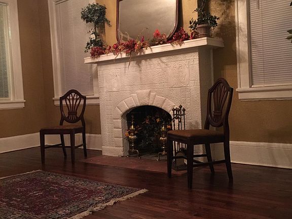 2nd image of 407 W 6th St Unit 1