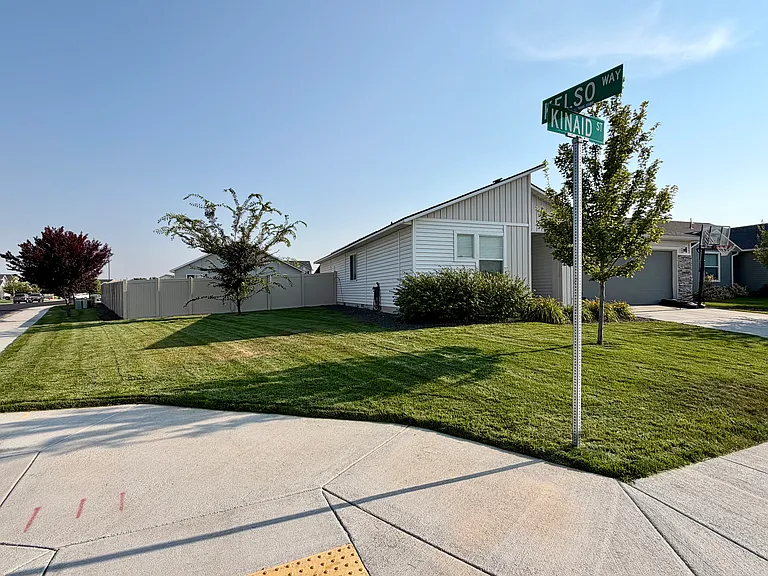 12735 Kinaid St — Photo 2