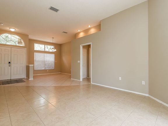 5th image of 909 Westwinds Blvd
