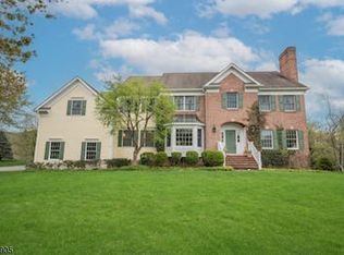 17 Brookside Dr, Gladstone, NJ 07934