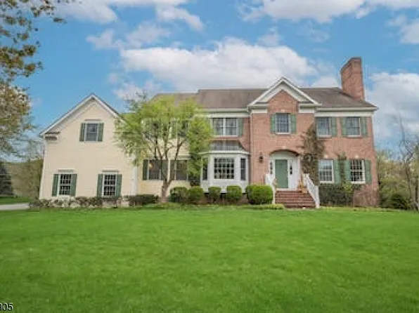 17 Brookside Dr, Peapack Gladstone Boro, NJ 07934