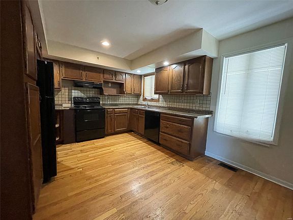 5th image of 10061 McCartney Ln