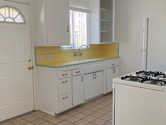 5th image of 2212 Ocean Park Blvd APT C