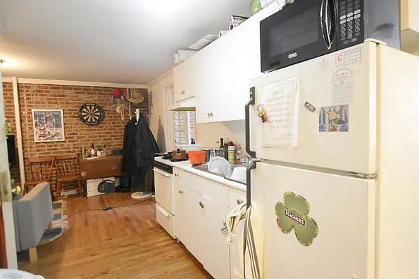 Rented by REAL New York | media 21