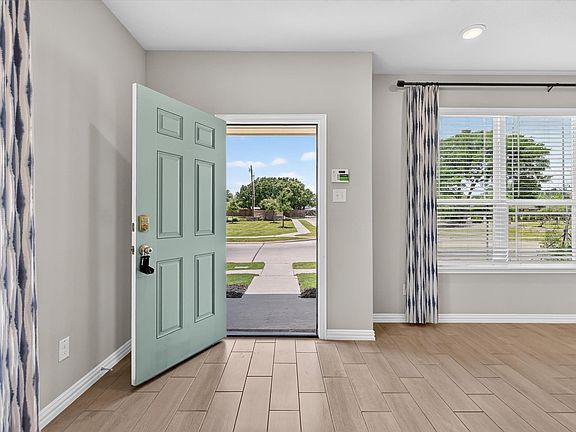 5th image of 3001 Percheron Dr