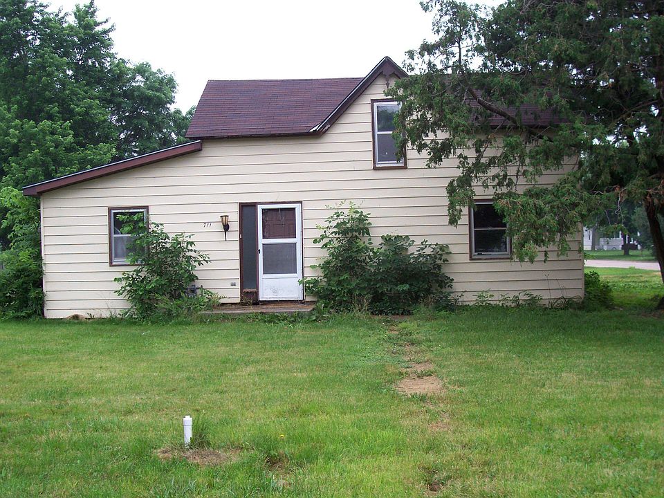 1st image of 711 E 10th St