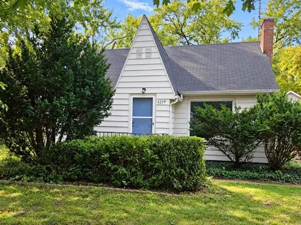 1219 Westwood Dr, Goshen, IN 46526