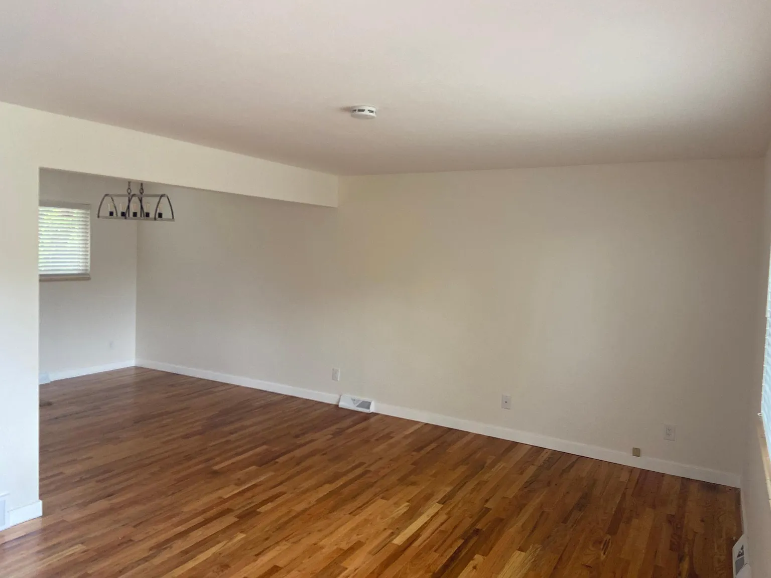 3 bed, 1300 sqft, $2,560 — Photo 3