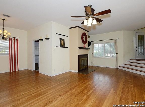 4th image of 410 Brightwood Pl