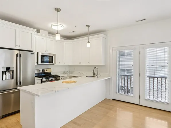 42 Blossom St #1, Chelsea, MA 02150